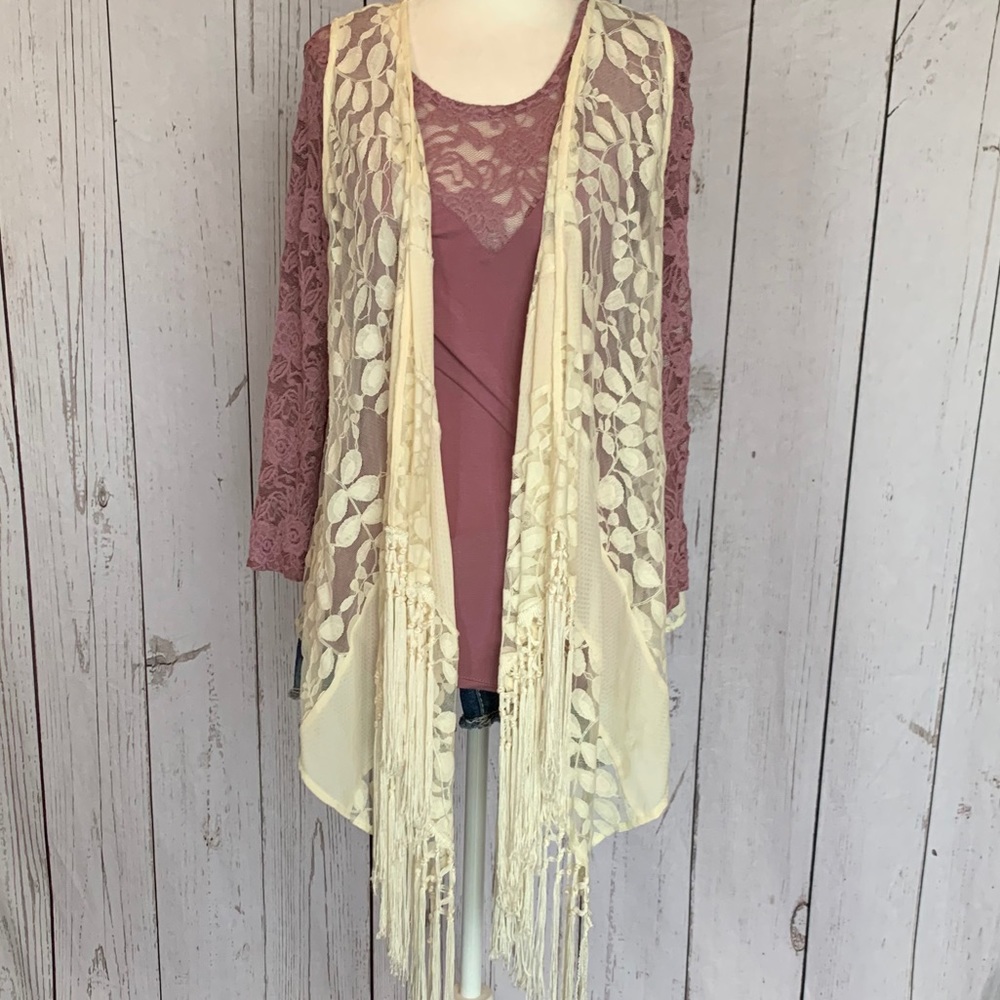 🎉 Host Pick 🎉 Women’s Rain Lace Vest